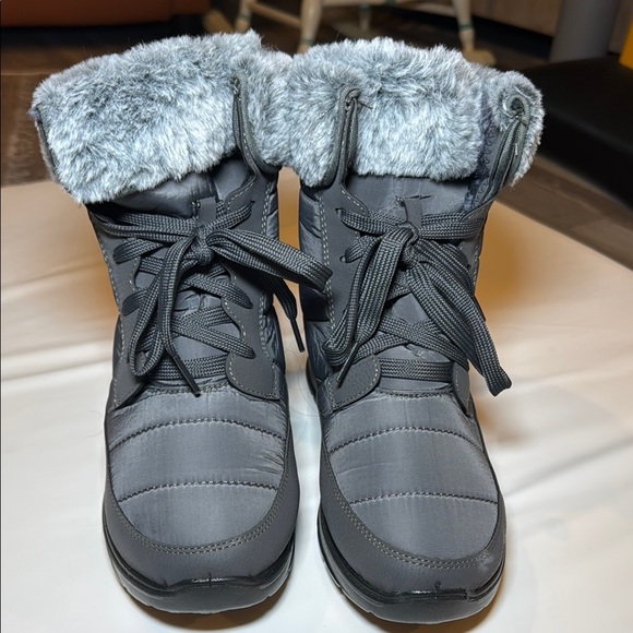 Shoes - Women's Gray Winter Boots Fur Lined and Waterproof Size 8